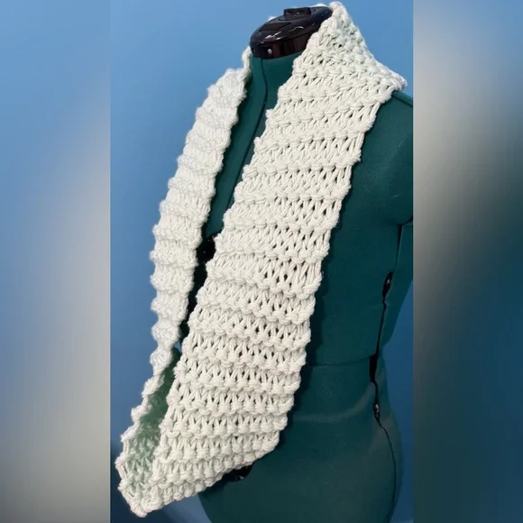 Handmade Hand Crafted Knit infinity scarf sparkly mint green - Picture 4 of 7